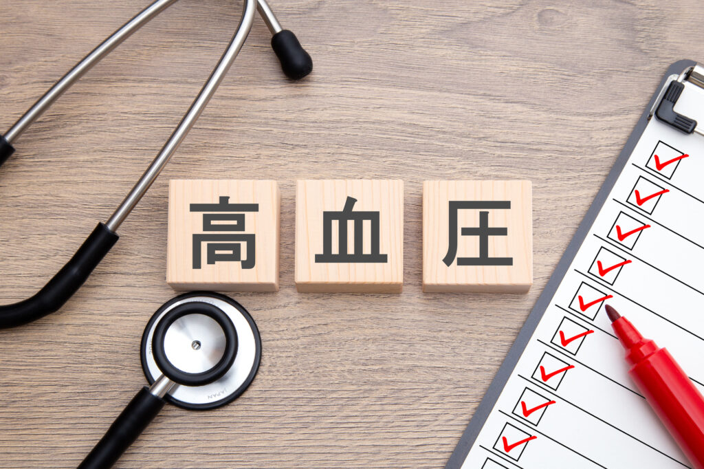 健康診断で血圧が高い…基準値は？原因と対策、何科へ行くべきか解説